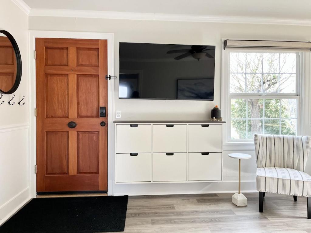 Modern 2 Bedroom Farmhouse Cottage With Hot Tub In 스노호미시 외부 사진