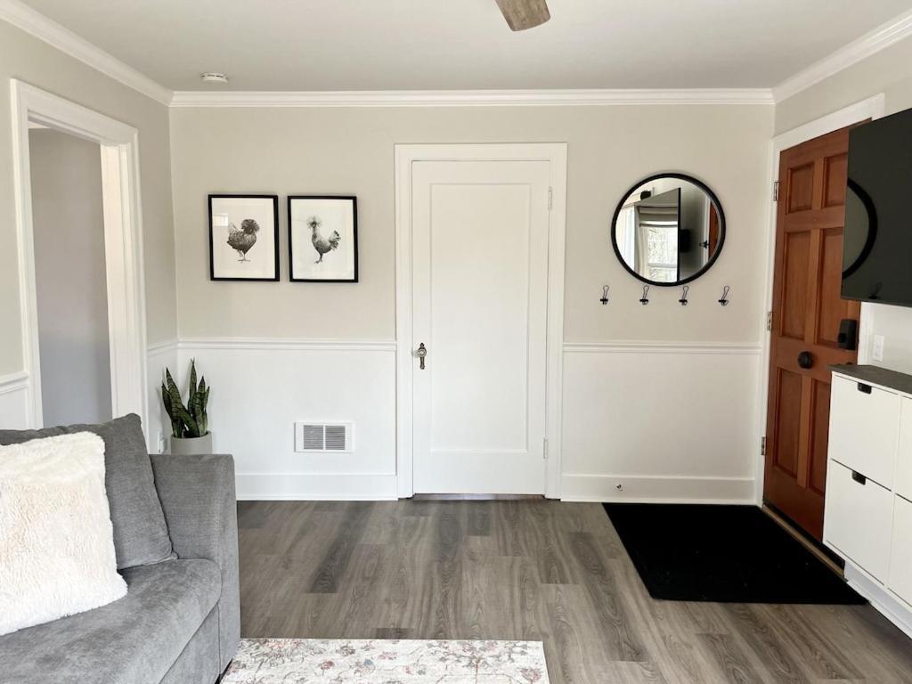 Modern 2 Bedroom Farmhouse Cottage With Hot Tub In 스노호미시 외부 사진