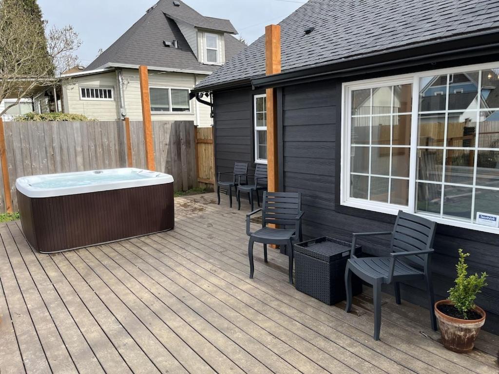 Modern 2 Bedroom Farmhouse Cottage With Hot Tub In 스노호미시 외부 사진